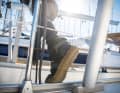 ... ou sur le fuselage - mais là, à des endroits qui le supportent, comme ici sur la barre de ralingue de pied