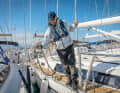 During the manoeuvre, additional lines help, which are deployed before the boat sets sail