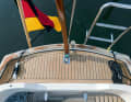 ... Stern without basket, the long bathing ladder is practical, but looks out of place without the linkage