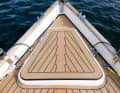 Bow and ... Stern without basket, the long bathing ladder is practical, but looks out of place without the linkage