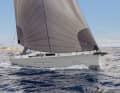 Die Hanse 360 ST mit den folierten Rumpffenstern, Karbon-Bugspriet und schwarz eloxiertem Seezaun. Das Foto wurde von der Werft bearbeitet.