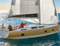 The gennaker is very welcome on the Hanse, which is equipped with a self-tacking jib as standard, in light winds