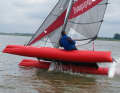 Der HappyCat Star Carbon von Grabner beim Testschlag vor dem Altländer Yachtclub auf der Elbe.