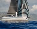 Sauber strakende Rumpflinien und hoher Speed schon bei mäßigem Wind. Der HH 44 sieht so aus wie er sich segelt. Steckschwerter und Carbonrigg sind optionale Leistungsbooster
