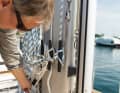To make it easier to turn, the additional stay is deflected at the mast and the excess length is lashed to the rear. The stay can also be made of lightweight Dyneema