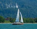 Der Segelplan ist schlank und hoch