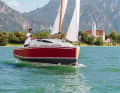 Modern statt märchenhaft: die Idea 21 auf dem Forggensee vor Schloss Neuschwanstein