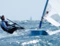 Philipp Buhl ist souverän in seine 15. Ilca-7-WM gestartet