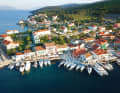 Abendliche Ruhe an der Hafenpier von Fiskardo auf Kefalonia