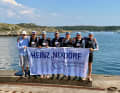 Ilca-7-Coach Alex Schlonski (l.) mit seinen Besten im Trainingslager im EM-Revier von Marstrand. Unterstützt wird die Gruppe vom German Sailing Team auf vom Heinz Nixdorf Verein.