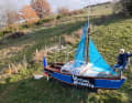 Bernard Poitau acquistò la barca per i suoi dieci nipoti. Ora si trova su un terreno nel sud-est della Francia.