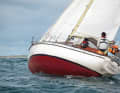 Good-natured: The rudder of the Vindö forms a single unit with the keel and is therefore relatively far forward and under water even when heeling heavily. However, the response is delayed and sluggish