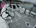 ...mais il est commandé par le régleur de grand-voile avant les roues