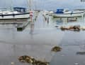 It goes on. A little later, the cars are already standing in the water in the car park