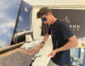Leif Reincke von Bottsand Bootsbau bei der Arbeit im Olympiazentrum