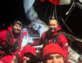 Nach der geglückten Bergeaktion kann die Crew sogar lächeln
