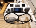 The two helm stations are raised aft. Here, the helmsman steers with an overview and can operate the main functions at the touch of a button
