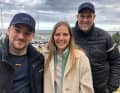 I giovani tedeschi della Coppa America in movimento (da destra): Lo sponsor e coordinatore Marc Pickel, Carolina Werner (team manager della squadra femminile tedesca per la Women's America's Cup) e l'iniziatore e amministratore delegato di embRACING Paul Farien.