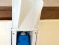 Conforme aux normes à bord : une connexion CEE est également prévue pour la prise de courant à quai sur le bateau. Si le matériel utilisé est le même que celui du camping-car, il faut surveiller l'état des contacts, qui vieillissent plus vite dans le climat du bord.