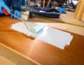 Roll on: The semi-gloss paint is applied by roller. As the surfaces are smooth and all edges are later concealed by cover mouldings, there are no major challenges