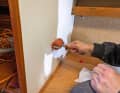 Press on: Once the Formica panel is in position, it is applied over the entire surface and pressed down evenly. A rubber roller is used for this. To avoid air pockets, work from the centre outwards