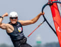 Le gala du champion du monde : le superman d'iQFoil Sebastian Kördel a remporté la semaine de Kiel avec ce bilan rare : 1, 1, 1, DNC, DNC, 1, 1, 1