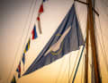 Allgegenwärtig: die Flagge des Freundeskreises Klassische Yachten