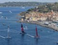 Schöne Rennszene mit dem deutschen Team vor dem Hafen von Saint-Tropez