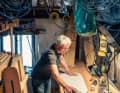 Unter dem Dach der heimischen Werkstatt in Hamburg-Ottensen gibt es für den Eigner zweier historischer J-Jollen immer etwas zu tun