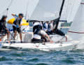Die J/70 "Halbtrocken light" mit Steuermann Malte Winkel und Großsegeltrimmerin Theres Dahnke