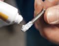 The threaded bolt is coated with insulating paste. This step can be omitted for self-tapping screws
