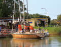 Im Kaliningrader Yachtclub herrscht im Sommer reges Treiben. Hier kehren Kinder vom Segeltraining zurück