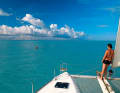 The most important tips for newcomers to the Caribbean: keep an eye out for reefs at the bow and constantly check the depth