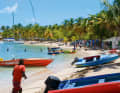 Buntes Treiben am Strand von Mayreau