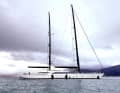 Si dice che Ellison abbia ordinato il ketch di 60 metri a Perini Navi nel 2017. In mezzo c'è stata l'insolvenza del cantiere e l'acquisizione da parte di The Italian Sea Group. Il crack arriva comunque da Ron Holland, il rig...