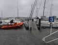 Auf die Schwimmstege ist schon lange vor dem Höhepunkt der Ostseesturmflut nicht mehr trockenen Fußes zu gelangen