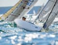 2,4 mR: la più piccola della famiglia di yacht di classe metro. La barca a chiglia è aperta a tutti ed è stata anche una barca paralimpica dal 2000 al 2016.