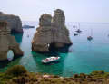 Les célèbres arches rocheuses de Kleftiko, au sud-ouest de l'île de Milos.