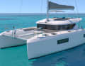 The hulls are extremely full-bodied, especially in the foredeck area. Thanks to the pronounced chine edges, the waterline nevertheless remains slim.