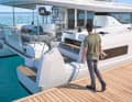 Exciting idea: the freeboards are cut out at the sides. This allows easy access to the side of the boat
