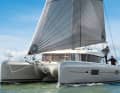 Lagoon 42: Der Wettbewerber von Lagoon ist im Vergleich relativ breit. Die voluminösen Rümpfe bieten unter Deck sehr viel Wohnraum
