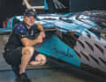 Der 43-jährige Australier Glenn Ashby vor seinem Gefährt. Er ist mit Team New Zealand mehrfacher AC-Gewinner, gewann Silber bei Olympia im Tornado und ist 17-facher Weltmeister in diversen Katamaran-Klassen