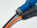 Rubber or PUR: The shore power cable is subject to high mechanical stress, which is why rubber conduit is prescribed. The even more robust PUR cable is also permitted, as it collects less dirt. As it is thinner with the same copper cross-section, it is easier to stow