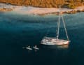 Stand Up Paddleboards sind auf vielen Yachten mit dabei. Ob als reines Spaßgerät für die Ankerbucht oder als platzsparende Dingi-Alternative
