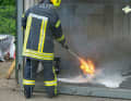 The extinguishing attempts took place on the Fisacon premises. Behind a pane of armoured glass for safety