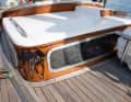 Patina everywhere: The varnished surfaces and fittings definitely show the age of the club yacht and its frequent use