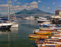 Le décor du port de Naples vu sous un autre angle.
