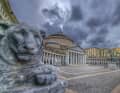 Basilica di San Francesco di Paolo a Napoli, in Piazza del Plebicito, davanti alla quale fa la guardia un leone.