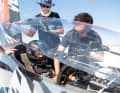 Nicht nur Geschwindigkeiten (fast) wie bei der Formel 1: Pilot Glenn Ashby in seinem Cockpit