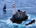 C'est là que l'Imoca "Macif" a arrondi le fameux phare sur son rocher au milieu de la mer d'Irlande.